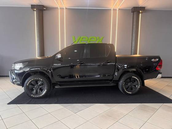 TOYOTA HILUX 2.8 SRV 4X4 CD 16V DIESEL 4P AUTOMÁTICO